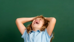 SMIRITE BESNO DETE ZA TREN Psiholog otkriva 3 fraze koje svaki roditelj treba da izgovori, menjaju život iz korena!