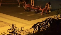 DECA UMESTO DA SE IGRAJU U PARKU IZIGRAVAJU VANDALE! Beograđanka besna: "Roditelji znate li šta vam ćerke i sinovi rade?"