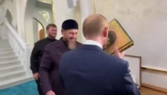 PUTIN USNIMLJEN KAKO LJUBI KURAN! Neverovatan potez usred sukoba između Ukrajine i Rusije! (VIDEO)