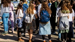 "EKSKURZIJE ĆE BITI  I 100.000 DINARA!" Cene đačkih izleta stvaraju glavobolje roditeljima! Ponude sve lošije, a iznosi samo rastu