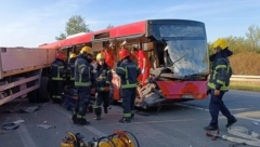 "VIDIM HOĆE DA ME GAĐA" Vozač kamiona uznemiren posle strašnog sudara s autobusom kod Umke