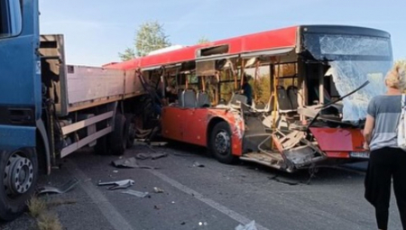 PETORO LJUDI NA REANIMACIJI Detalju tragedije kod Umke gde je došlo do sudara između autobusa i kamiona