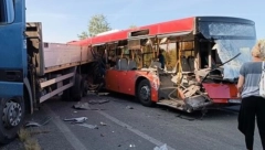 PETORO LJUDI NA REANIMACIJI Detalju tragedije kod Umke gde je došlo do sudara između autobusa i kamiona