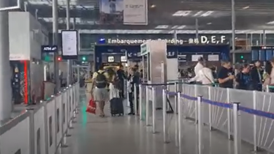 DRAMA NA AERODROMU Ljudi beže u panici