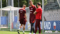 KUMOVSKA VEZA U BARSELONI Došao iz penzije da odmeni Ter Štegena