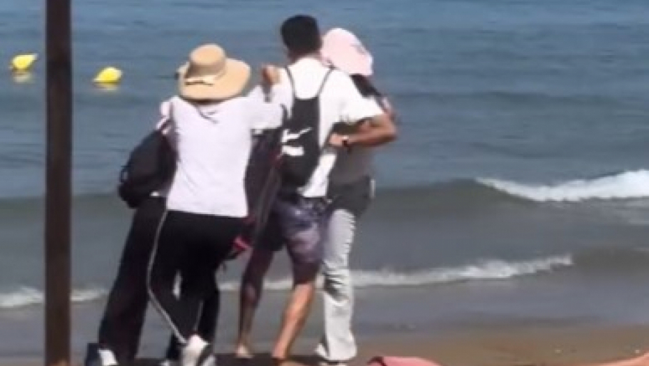 MAKLJAŽA MASERKI NA PLAŽI Prelep dan za kupanje se pretvorio u horor, ovako brane svoju teritoriju! (VIDEO)