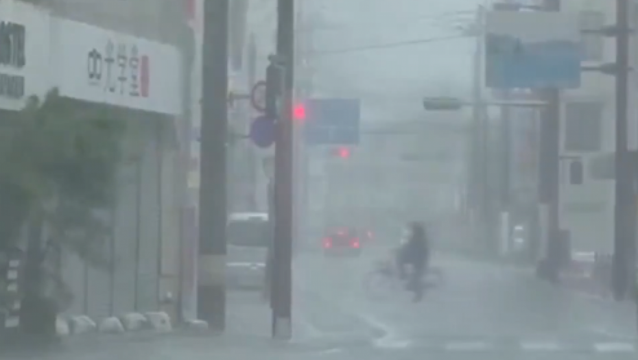PRIBLIŽAVA SE SNAŽAN TAJFUN Stručnjaci izdali važno upozorenje, vetar duva 252 km/h (VIDEO)