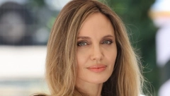 GRČKA BOGINJA SIŠLA S OLIMPA U VENECIJU, NESTVARNA JE Anđelina Džoli u braon toaleti oborila sve sa nogu