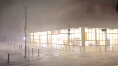 POPLAVE ŠIROM ZEMLJE, BUJICA NOSI SVE PRED SOBOM Ima mrtvih, opasnost još traje (VIDEO)