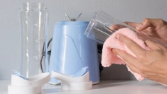 OČISTITE BLENDER ZA 30 SEKUNDI Biće kao nov, a nema ribanja ni struganja