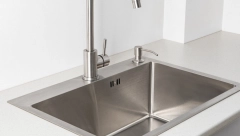 REŠITE SE MRLJA IZ SUDOPERE Jedna stvar koju svi imate u kuhinji vam može pomoći da to lagano i jeftino obavite