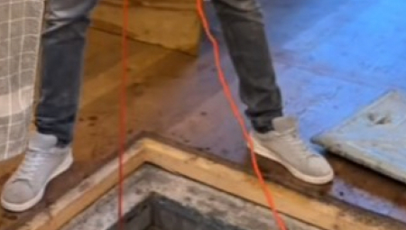 MENJALI POD U KUHINJI, PA NAŠLI TAJNI PROLAZ Čuli su kako nešto žubori ispod kuće, kad su videli šta je ostali su u šoku! (VIDEO)