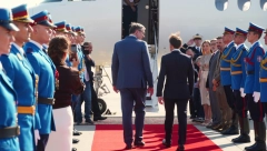 VUČIĆ ISPRATIO MAKRONA Završena dvodnevna poseta francuskog predsednika (FOTO)