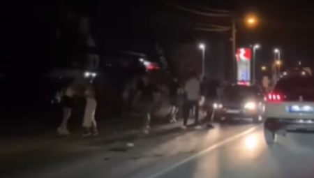 SEVALE PESNICE, A ONDA NASTALA OPŠTA MAKLJAŽA ISPRED RESTORANA Brutalni okršaj na Smederevskom putu (FOTO/VIDEO)