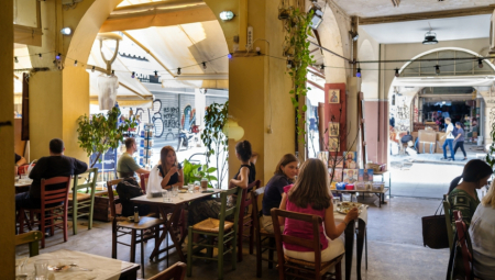 OVO NIJE OČEKIVAO Mladić pronašao torbu čuvene ugostiteljke, pa umesto nagrade dobio neprijatnu scenu