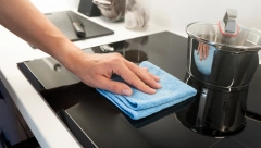 KAKO SE ČISTI ŠPORET SA RAVNOM PLOČOM Neće biti ogrebotina ako to uradite na ovaj način