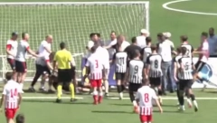 NEVIĐENI SKANDAL Opšta ludnica i tuča na derbiju Partizana i Zvezde, Lola Smiljanić pogubio konce, pa krenuo na sudiju (VIDEO)