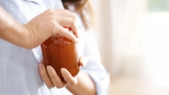 KAKO OTVORITI ZAPEKLU TEGLU? Ako ovo uradite, poklopac ćete skloniti za nekoliko sekundi