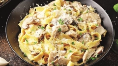 PASTA SA SIROM I PEČURKAMA Kremasta testenina kojoj niko ne može da odoli, za ručak koji se pamti