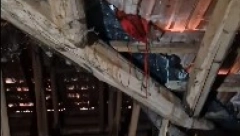 DOK SE PENJAO U MRAČNI TAVAN, ČUO JE JEZIV ZVUK Vladica otkrio scenu kao iz horora