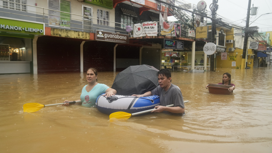 FILIPINE SATRLA TROPSKA OLUJA! Ljude odnosi bujica, ima i MRTVIH! (FOTO)