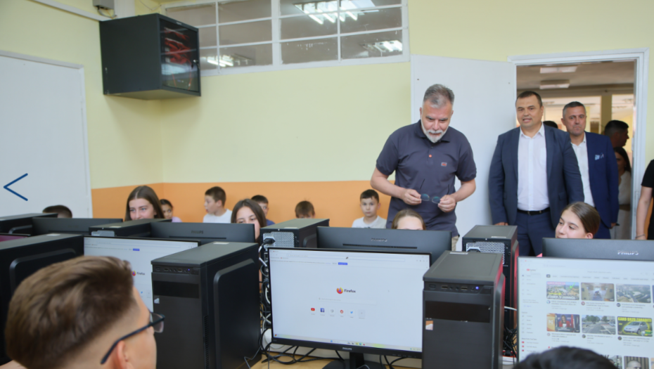 Ministarstvo doniralo najnovije IT uređaje OŠ ,,Toplički heroji“ u Donjem Crnatovu!