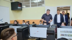 Ministarstvo doniralo najnovije IT uređaje OŠ ,,Toplički heroji“ u Donjem Crnatovu!