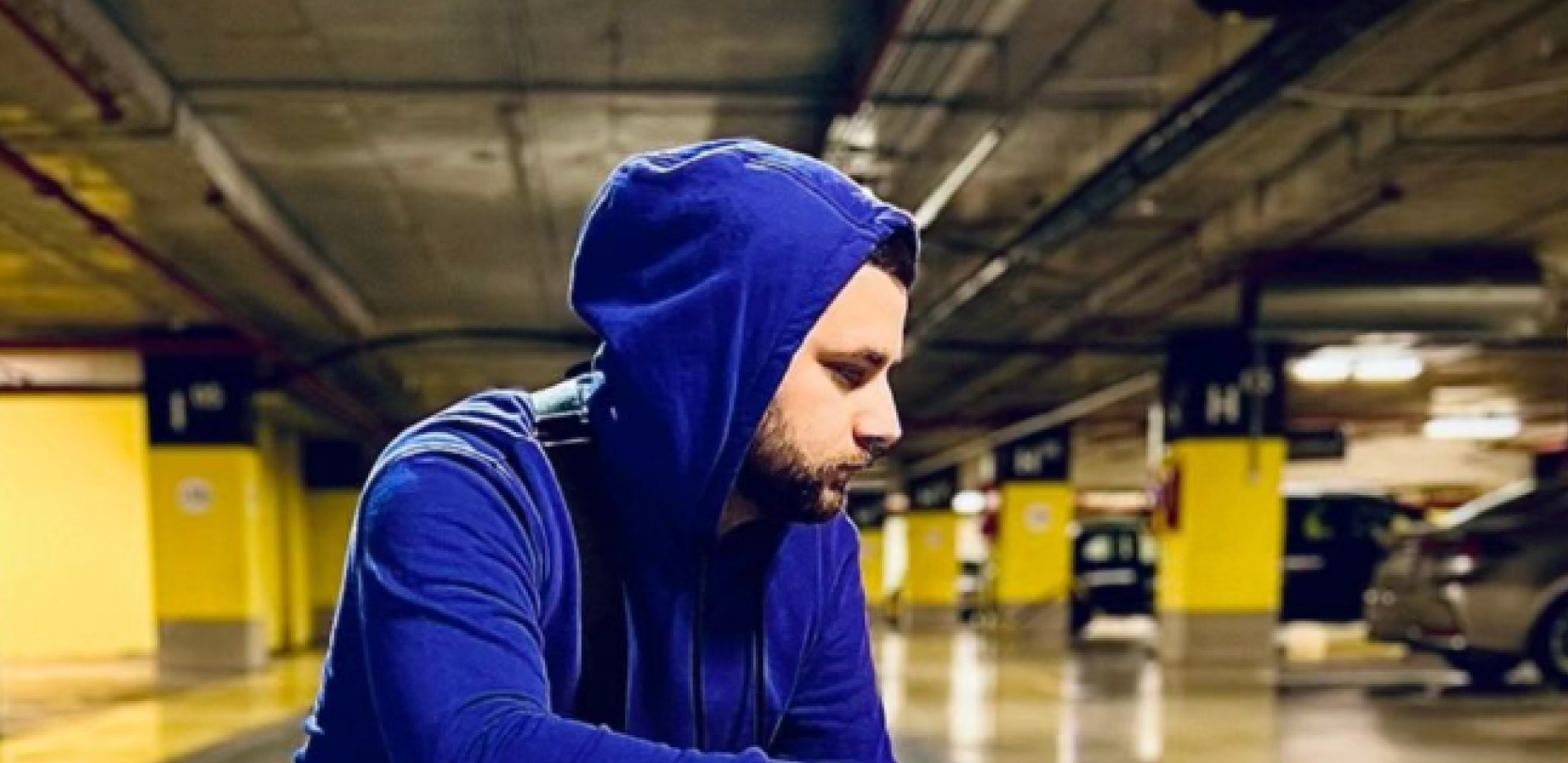 MUZIČAR OPLJAČKAN U NOVOM SADU! Hitno se oglasio, iz auta mu odneli skupocenu opremu!