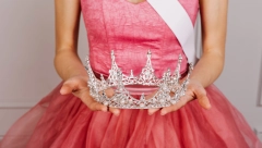 SVETSKE FACE PADALE PRED NJENOM LEPOTOM, DŽONIJA DEPA ZASENILA Kako danas izgleda bivša srpska misica, i dalje prelepa