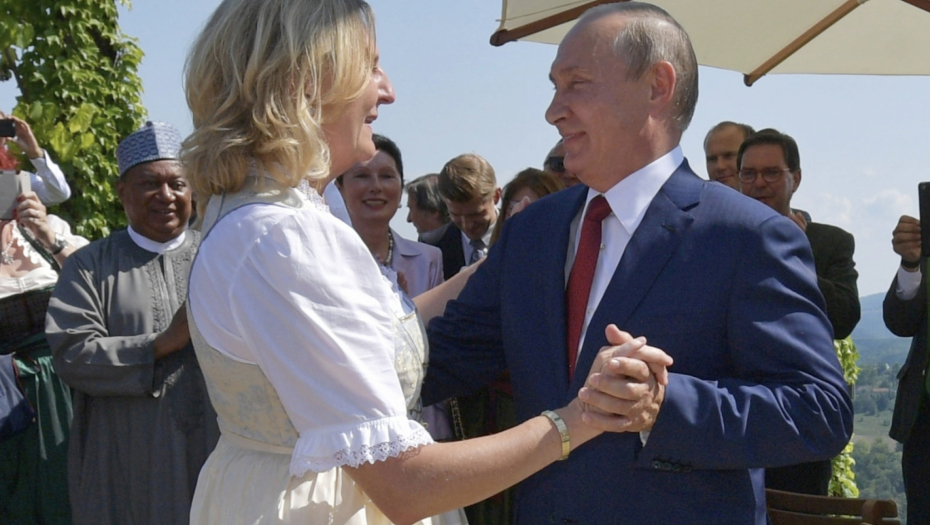 AUSTRIJSKOJ MINISTARKI PUTIN JE BIO NA SVADBI, S NJIM JE I PLESALA: Sada je imenovana njegovom ambasadorkom za tigrove