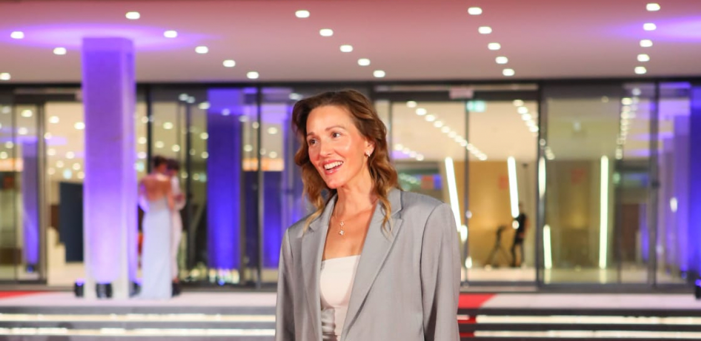 JELENA ĐOKOVIĆ U ULTRA KRATKOJ SUKNJI! Pokazala izvajane noge, muškarcima popadale vilice