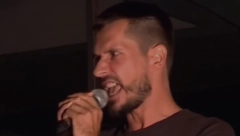 FANATIK! Jugosloven, komunista, obožavalac Tita: Ko je vođa opozicionih protesta čije su grimase šokirale Srbiju