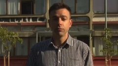 UČITI DECU O SRPSKOJ TRADICIJI I IDENTITETU JE DRESURA? Histerija zbog nacionalne čitanke na Šolakovom mediju (VIDEO)