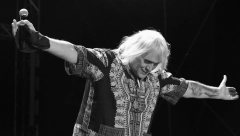 PRVO OGLAŠAVANJE SUPRUGE BORE ĐORĐEVIĆA! Dubravka se sa porodicom se oprostila od rokera, njene reči kidaju dušu!