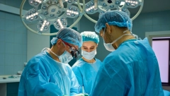 LAŽNI HIRURG OPERISAO DETE UZ POMOĆ SNIMKA SA JUTJUBA?! Kad je dečaku otvorio stomak počeo je da POVRAĆA!