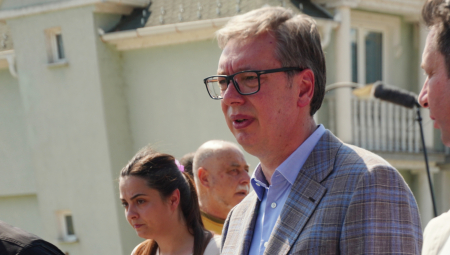 VUČIĆ NASTAVLJA POSETU PODRINJU Obilazi saobraćajnicu Šabac - Loznica, danas i vojna vežba u Gučevu