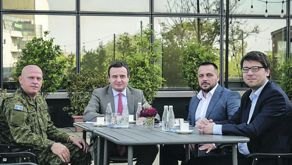 BOLESNI KURTIJEV NAUM Da pola Srba protera, a drugu polovinu pohapsi OKO SEBE OKUPIO KOMANDANTE ZLOGLASNE OVK