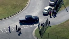 MASOVNA PUCNJAVA U SREDNJOJ ŠKOLI: Dvoje mrtvih, helikopteri prevoze ranjene, stotine učenika evakuisano!