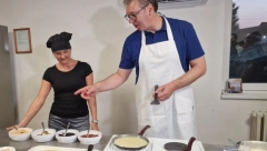 HIT SNIMAK IZ KASARNE! Predsednik Vučić pekao palačinke, pa poručio SAMO JEDNU STVAR! (VIDEO)