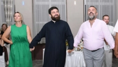 POP I HODŽA ZAJEDNO ZAIGRALI KOLCE! Legendarna slika sa veselja u Priboju!