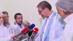VUČIĆ OBIŠAO MLEKARU KOD BAJINE BAŠTE Predsednik razgovarao sa radnicima i otkrio koji jogurt se najviše pije (VIDEO)