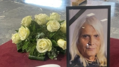 OTVORENA KNJIGA ŽALOSTI POVODOM BORINE SMRTI! Čačak zavijen u crno, sugrađani se u suzama opraštaju od legendarnog rokera!