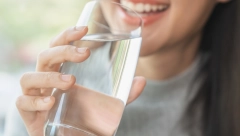 DA LI JE ZDRAVO POPITI ČAŠU VODE NA PRAZAN STOMAK Evo šta o tome kažu stručnjaci
