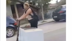 SNAJKA ZNA ZNANJE...Hit snimak žene iz Vranja: Na električnom trotinetu prevozi ni manje ni više nego OVO (VIDEO)