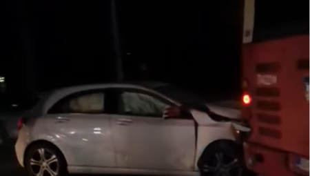 ŠTA JE OVO DANAS? JOŠ JEDAN SUDAR AUTOMOBILA I AUTOBUSA KOD VMA: Devojka sa povredama glave prevezena u Urgentni centar (VIDEO)