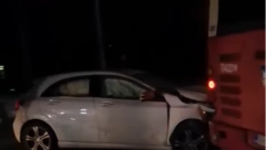 ŠTA JE OVO DANAS? JOŠ JEDAN SUDAR AUTOMOBILA I AUTOBUSA KOD VMA: Devojka sa povredama glave prevezena u Urgentni centar (VIDEO)