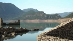 Davno potopljeno selo izronilo iz jezera u Grčkoj VIDEO