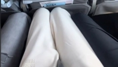DEVOJKA DOŽIVELA JEZIVU NEPRIJATNOST U AVIONU Odvratno ponašanje bahatih saputnika na letu razbesnelo društvene mreže! (VIDEO)