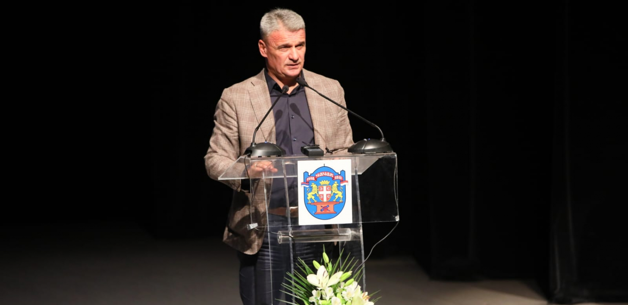 BORA JE PRE DVE GODINE IZABRAO SVOJU VEČNU KUĆU Prvi se obratio gradonačelnik Čačka, cela sala u suzama!