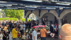 DETALJ SA SANDUKA KIDA KUŠU! Muk u kapeli, porodica neutešna zbog smrti Bore Đorđevića